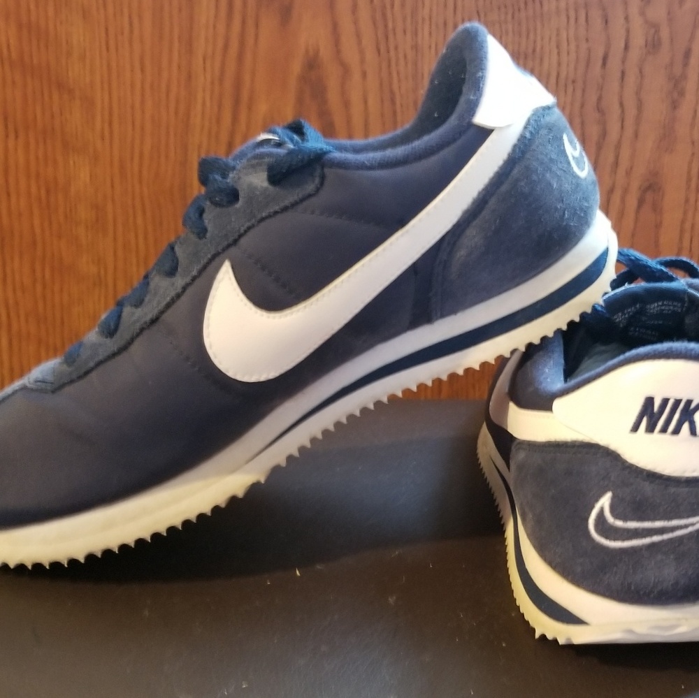Nike classic Cortez tennis shoes